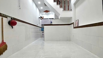 Cần cho thuê căn nhà hẻm Đào Duy Anh, gần Coopmart. Giá: 15tr/tháng