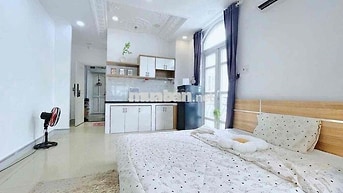 Căn hộ ban công lớn - Full nội thất - thang máy ngay khu Sân bay