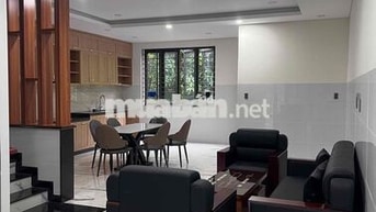 CHO THUÊ NHÀ PHỐ FULL NỘI THẤT CÓ THANG MÁY TRUNG TÂM THÀNH PHỐ MỚI