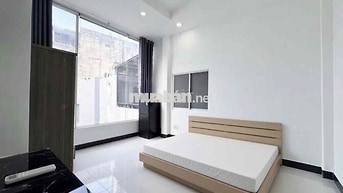 PHÒNG MỚI XÂY CỬA SỔ LỚN NẰM NGAY SÁT BÊN Q1
