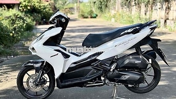 Honda Air Blade 2023 trắng đen