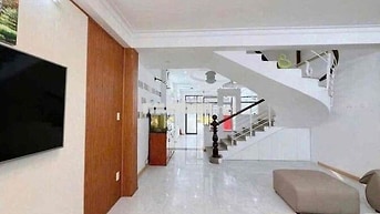 Cho thuê nhà đẹp 3 tầng đường 15m Trần Nhân Tông, gần Khúc Hạo, Quận S