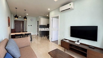 Cho thuê căn hộ 2 phòng ngủ Monarchy, tầng cao, full nội thất