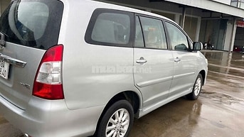 Toyota Innova 2013 2.0E Bạc 7 chỗ