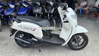 Honda Scoopy 2018 màu trắng đen ( hỗ trợ góp )