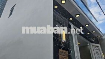 Nhà mới 3 tầng 4 phòng ngủ sổ hồng riêng ở quận 7 ngay trung tâm.