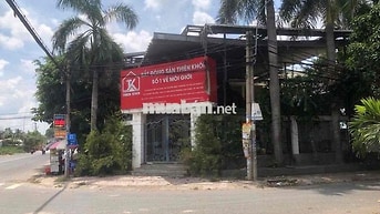 Cho thuê nhà phố sân vườn 2 mặt tiền