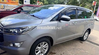 Toyota Innova 2.0E 7 chỗ Bạc Số sàn