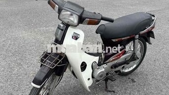 Honda Dream Thái màu nho Thái Lan