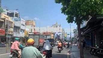 Kẹt Bank bán gấp MTKD Bình Long. Dt 4.1m x 48m. Nhà cấp 4