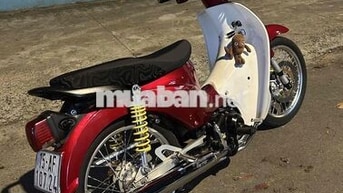 Honda Cub màu Đỏ trắng