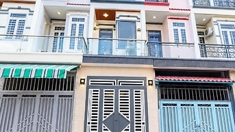 Продаётся дом, 4 спальни, 36 м², Nhà Bè