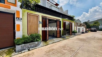 CHÍNH CHỦ CẦN BÁN NHÀ PHỐ 1 TRỆT 1 LẦU SHR GẦN CẦU LỚN HÓC MÔN
