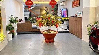 Nhà lửng 3 lầu 5x18 mặt tiền full nội thất gần trườn Nguyễn Trung Trực
