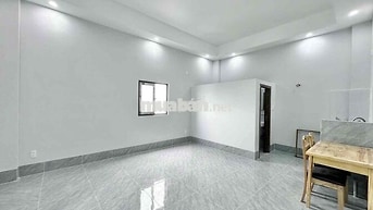 Phòng rộng có cửa sổ trời, máy lạnh ngay Phạm Văn Đồng,gigamall