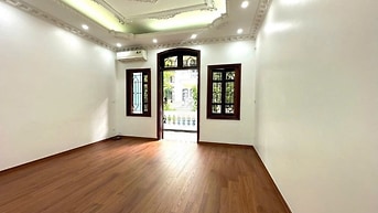 Cho thuê nhà 5T 55m2 , ngõ PL ô tô vào nhà, phố Hoàng Quốc Việt