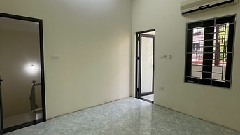 Cho thuê nhà 2 tầng ở khu tập thể Trường Xiếc, 128 đường Hồ Tùng Mậu