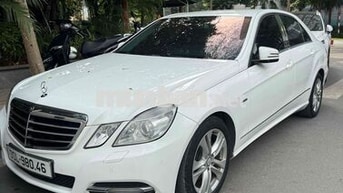 Mercedes-Benz E 250 Tự động Trắng