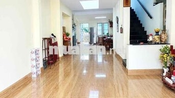 cho thuê nhà đẹp Xe Hơi ngủ Trong nhà, hẻm kinh doanh