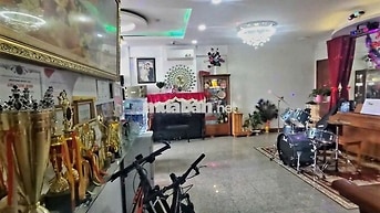 Продаётся квартира, 3 спальни, 129 м², Nhà Bè