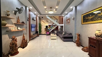 Продаётся дом, 6 спален, 64 м², Quận 8