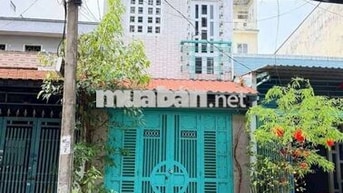 Mặt tiền Lê Sao ( 3pn, 2wc). có sẵn 3 máy lạnh. Dtsd 126m2