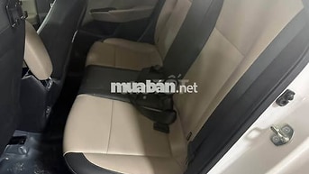 Hyundai Accent 5 chỗ Tự động Xăng trắng
