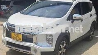 Mitsubishi Xpander Cross 2021 15 vạn km trắng