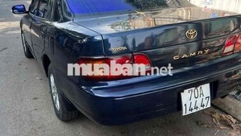 Toyota Camry 1.8 LE Xanh 5 chỗ