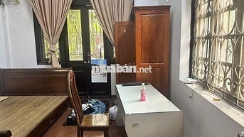 Cho thuê phòng trọ có ban công 2 cửa sổ phố Nguyên Hồng giá 3tr/tháng