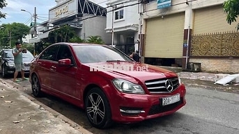 Mercedes-Benz C200 5 chỗ đỏ tự động
