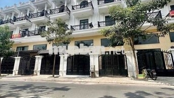 Cho Thuê Nhà Phố DT 250m2 1Trệt 1Lửng 3Lầu 4Pn 5Wc Sân Thượng Hẻm 10m
