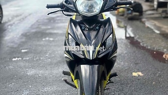 Suzuki Axelo 125 màu Đen vàng