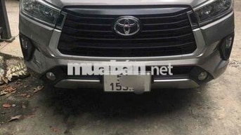 Toyota Innova 2022 2.0E Bạc 7 chỗ