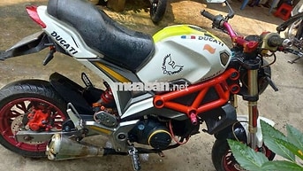 Xe mô tô Ducati màu Trắng