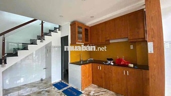 nhà 4m x 10m , đúc 1 lững , 1 lầu , 2pn , 2 máy lạnh