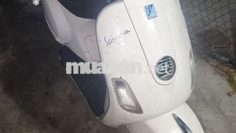 Piaggio Vespa 150cc màu trắng