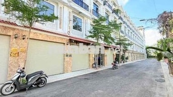 Cho thuê nhà mới 3lầu gần Vạn Phúc