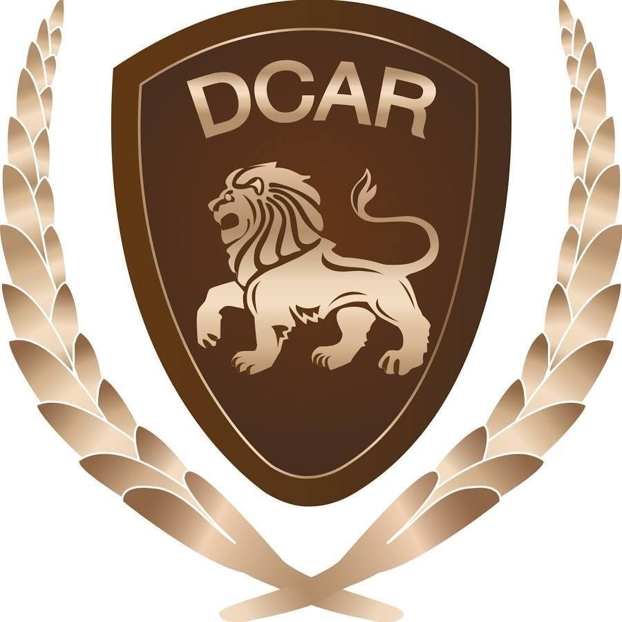 Thợ cơ khí hàn cắt khung ghế ô tô